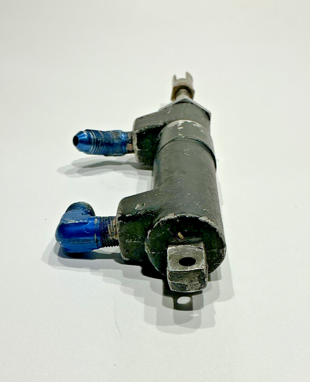 P/N: 96-380034-11 / 96-380034-13 Beechcraft Master Brake Cylinder (AR)