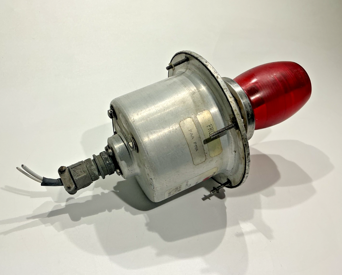 P/N: 01-0770285 Whelen HR, CFA-MS Strobe Light - 14/28 Volt (AR)