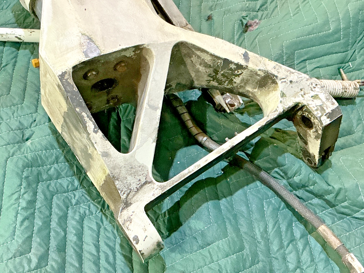 P/N: 105-810000-2 Landing Gear Instl, RH Main Beechcraft Duchess Model 76 (AR)