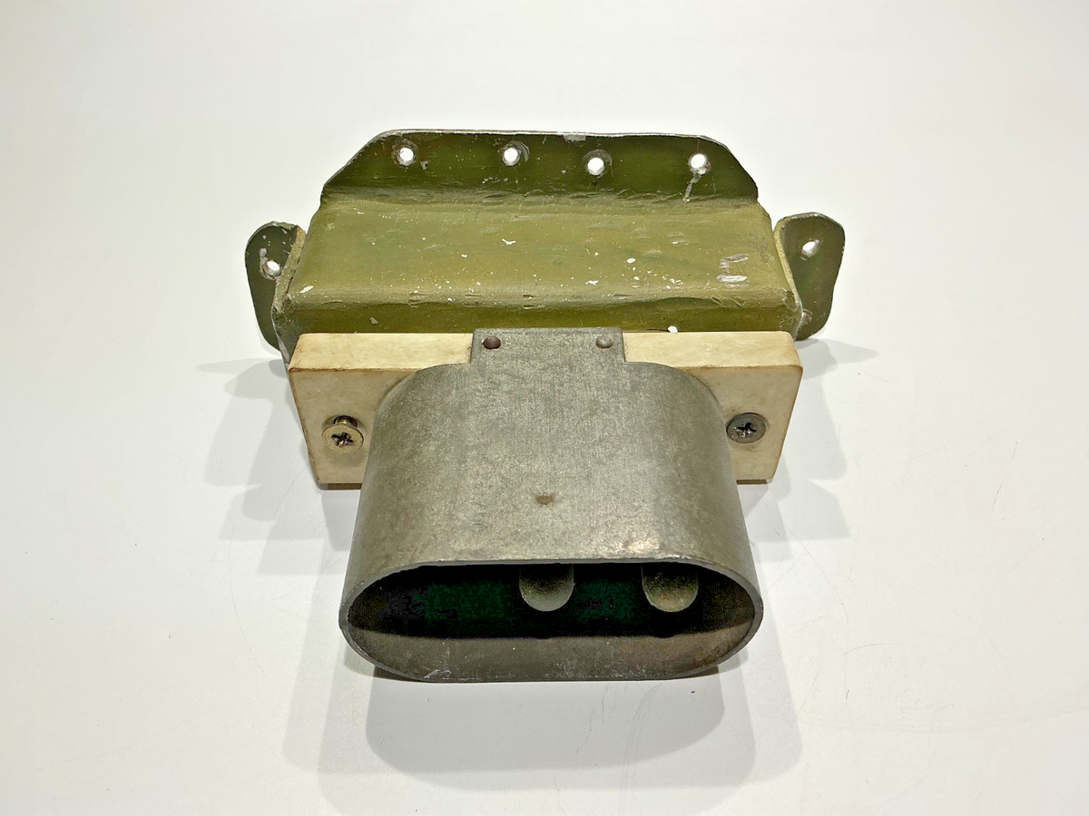 P/N: MS3506-1 or 484-125 Piper 28V External Power Plug (AR)