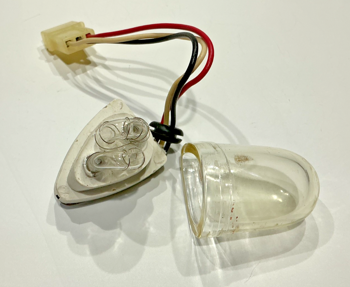P/N: A427 Whelen Flash Tube Strobe with Lens - for one