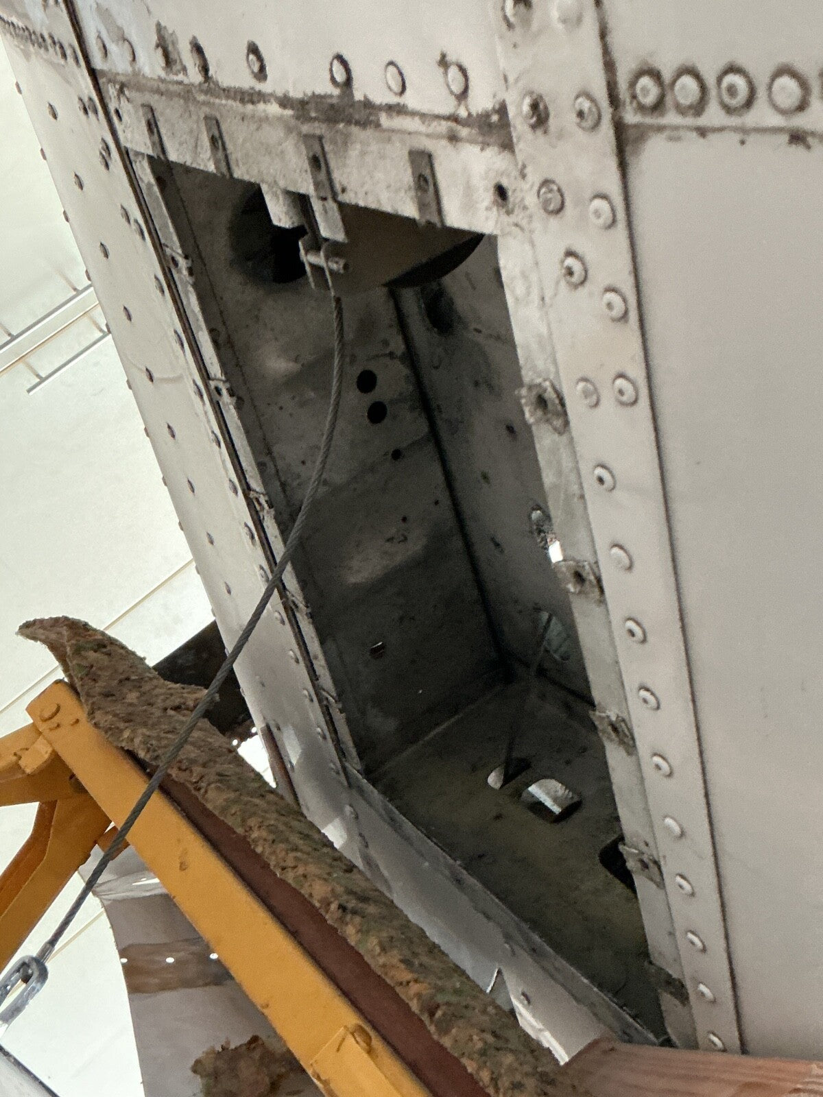 P/N: Inspection / Maintenance Cover - Bottom Cockpit (AR) - from Duchess 76