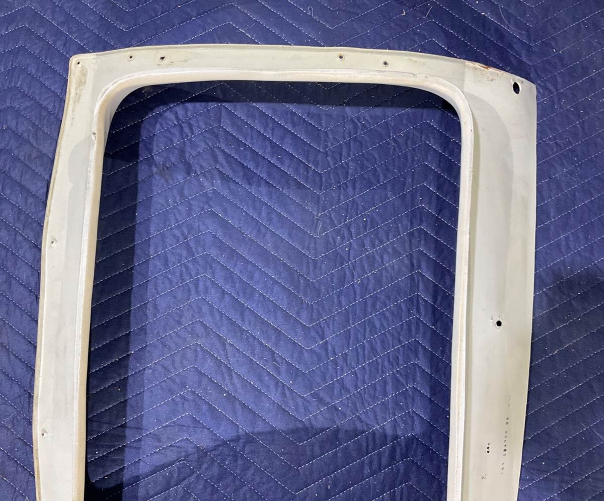 P/N: 169-534092-23 LH Middle Window Molding Beechcraft Duchess Model 76 (AR)