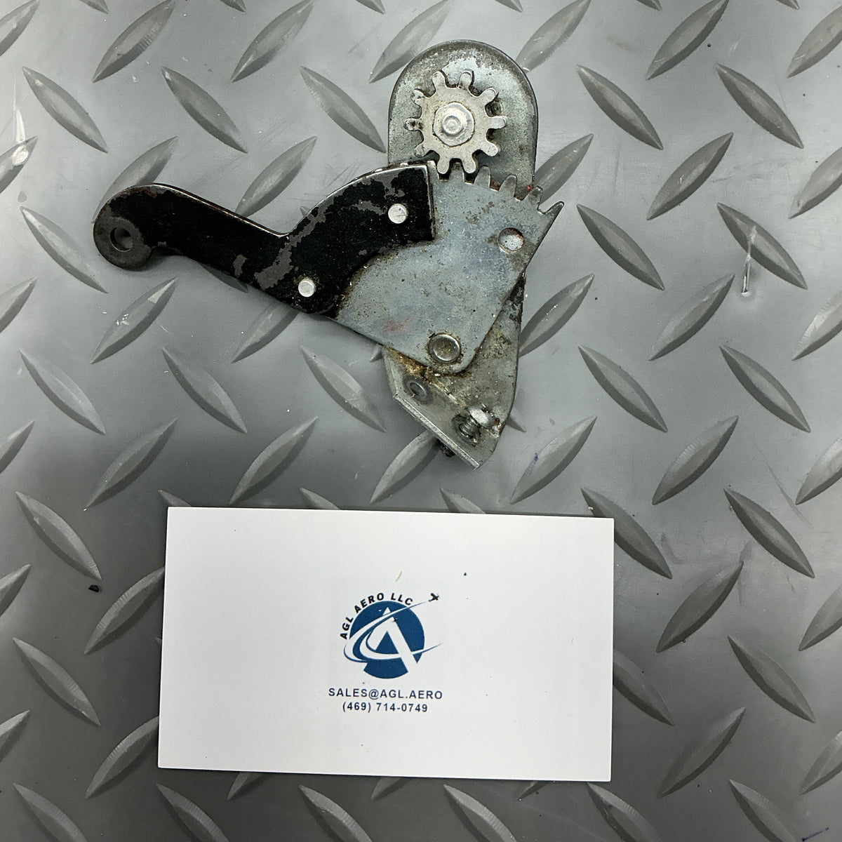 P/N: 24100-000 Piper PA-30 LH Fuel Selector Valve Control Arm w/ Linkage (AR)