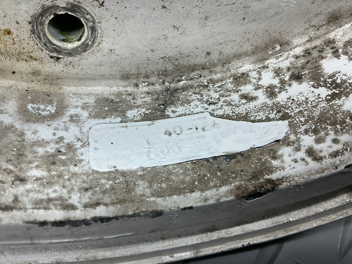 P/N: 40-124 7.00-8 Cleveland Aircraft Wheel Removed from a Piper Aerostar 601 - 40-124 7.00-8 (AR)