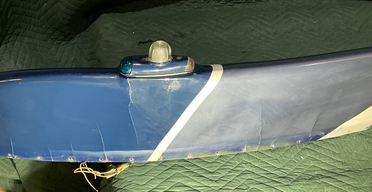 P/N: RH Wing Tip and Strobe Light Beechcraft Duchess Model 76 (AR)