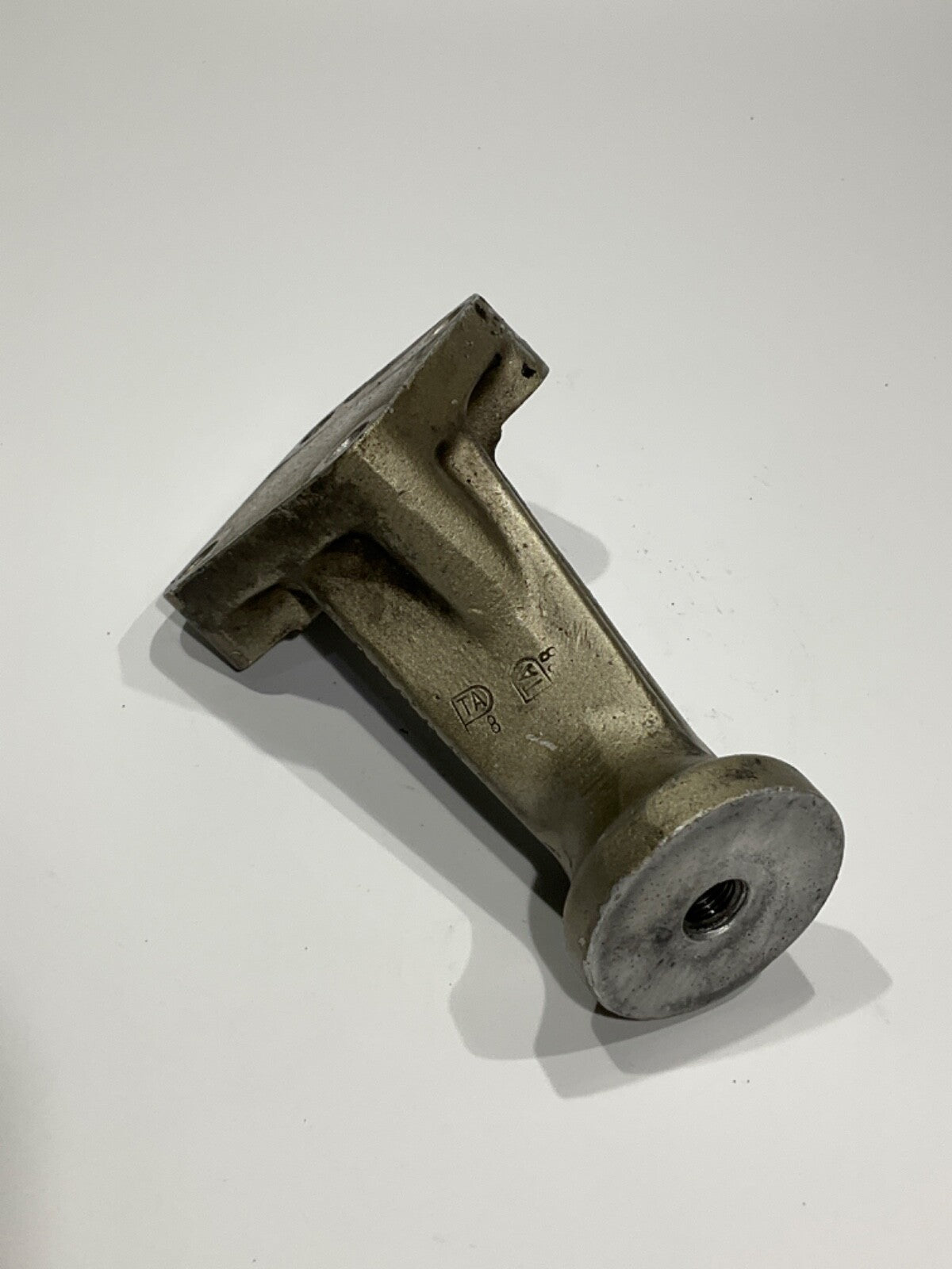P/N: 630838 (Alt 630920) TCM - Engine Mount Bracket