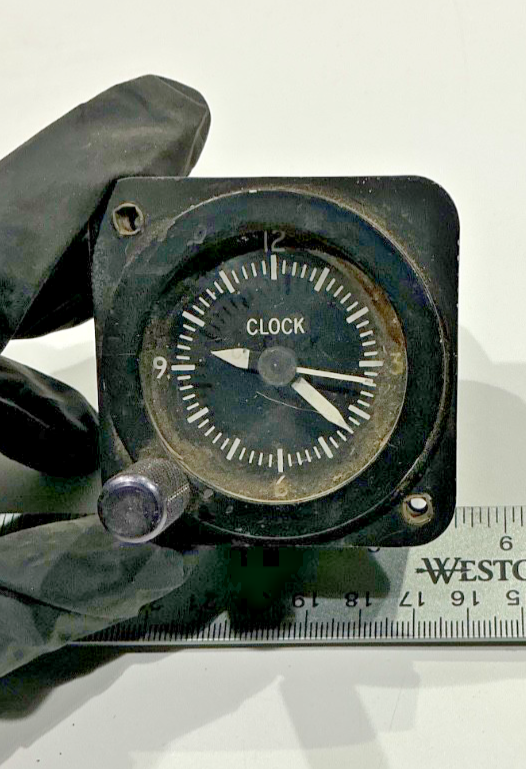 P/N: C664508-0101  Cessna Clock (AR)