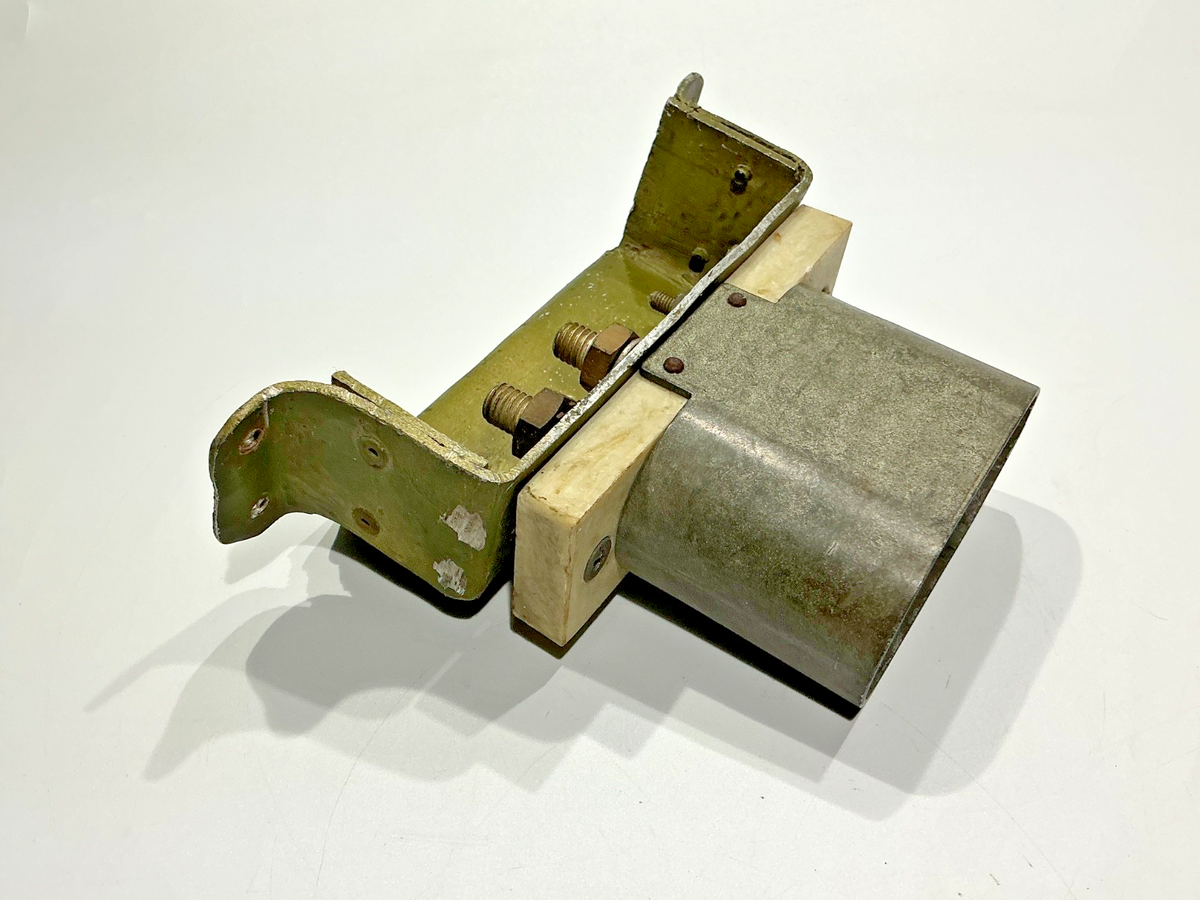 P/N: MS3506-1 or 484-125 Piper 28V External Power Plug (AR)