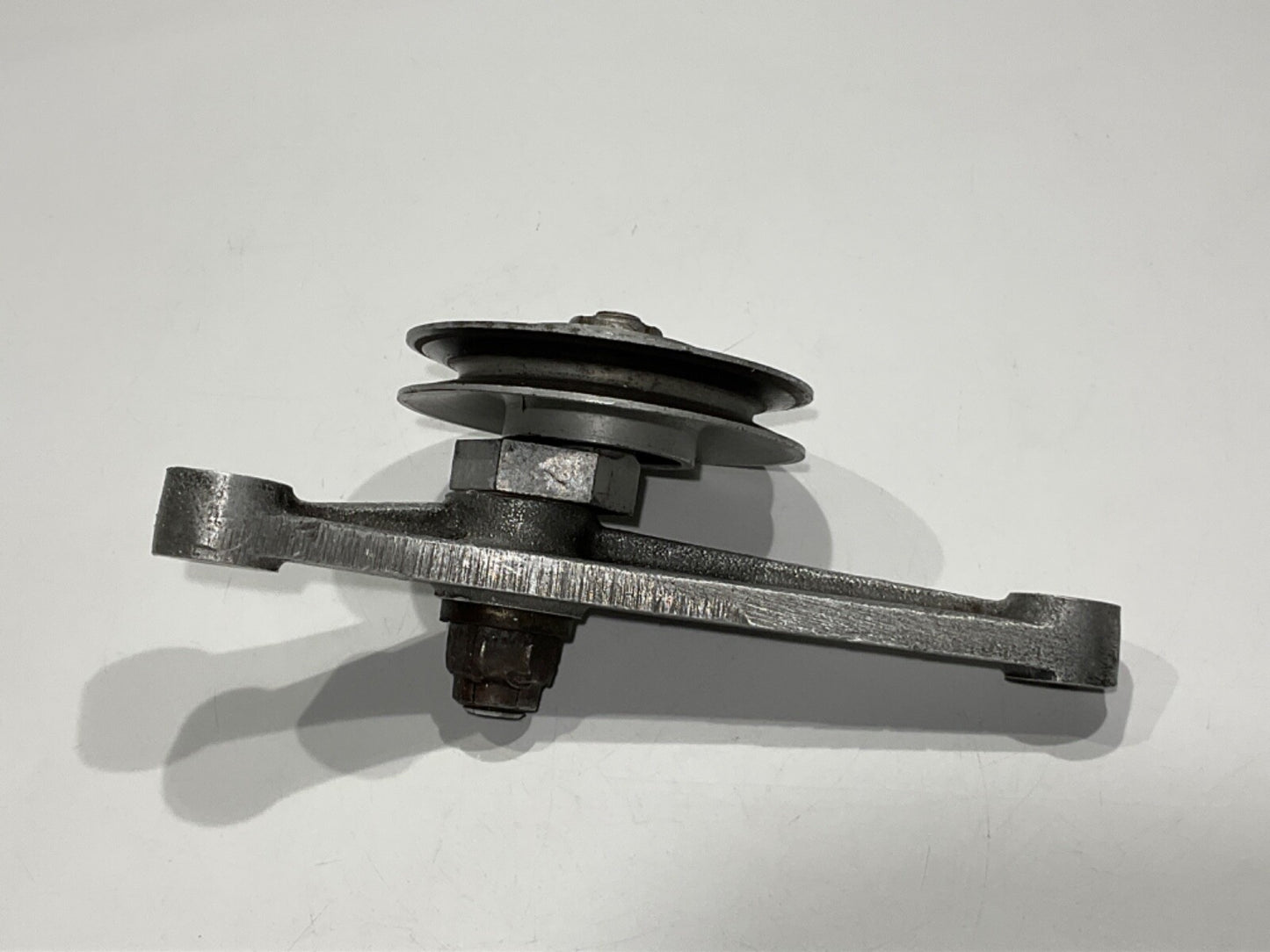P/N:  LW-19262 Lycoming Pulley & Shaft Assy with LW-18759 Bracket (AR)