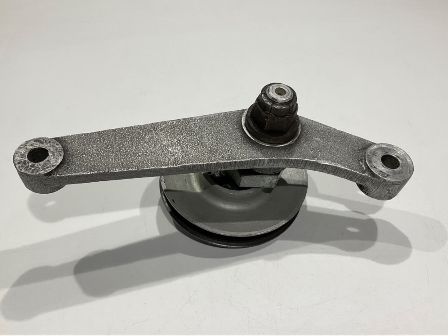 P/N:  LW-19262 Lycoming Pulley & Shaft Assy with LW-18759 Bracket (AR)
