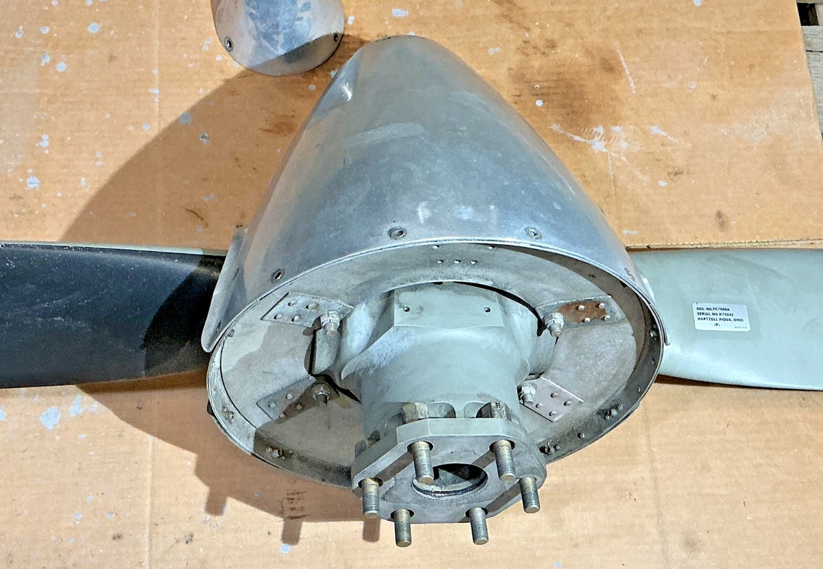 P/N: RH & LH Hartzell Propellers & Assembly from Beechcraft Duchess Model 76