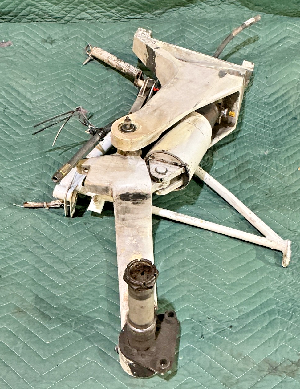 P/N: 105-810000-2 Landing Gear Instl, RH Main Beechcraft Duchess Model 76 (AR)