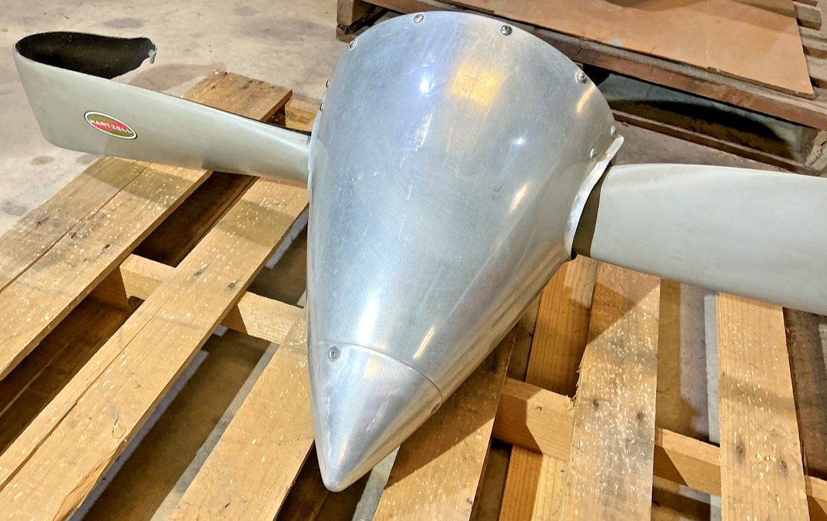 P/N: RH & LH Hartzell Propellers & Assembly from Beechcraft Duchess Model 76