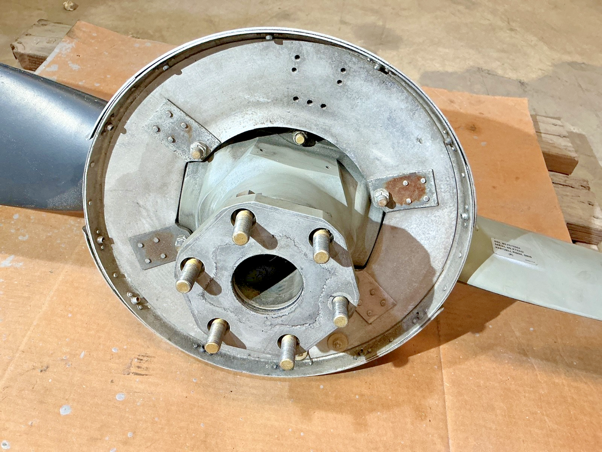 P/N: RH & LH Hartzell Propellers & Assembly from Beechcraft Duchess Model 76