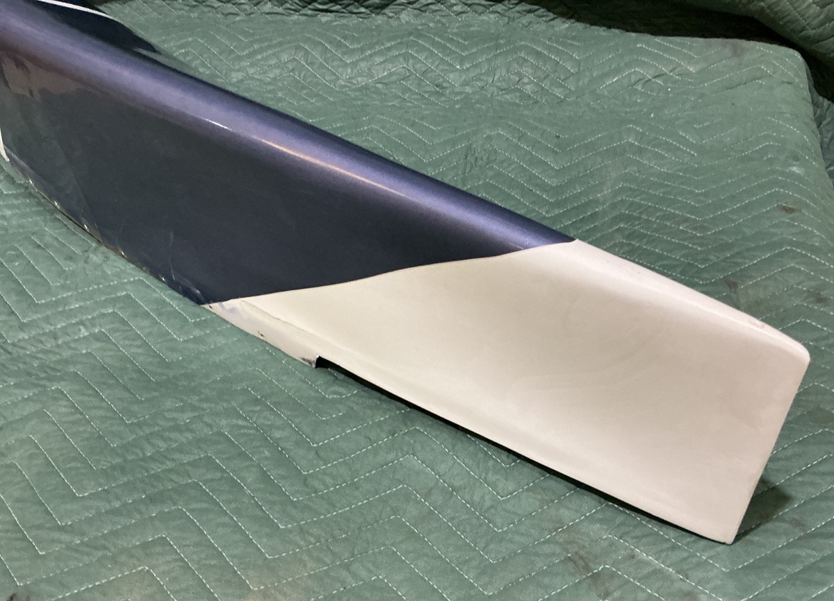 P/N: RH Wing Tip and Strobe Light Beechcraft Duchess Model 76 (AR)