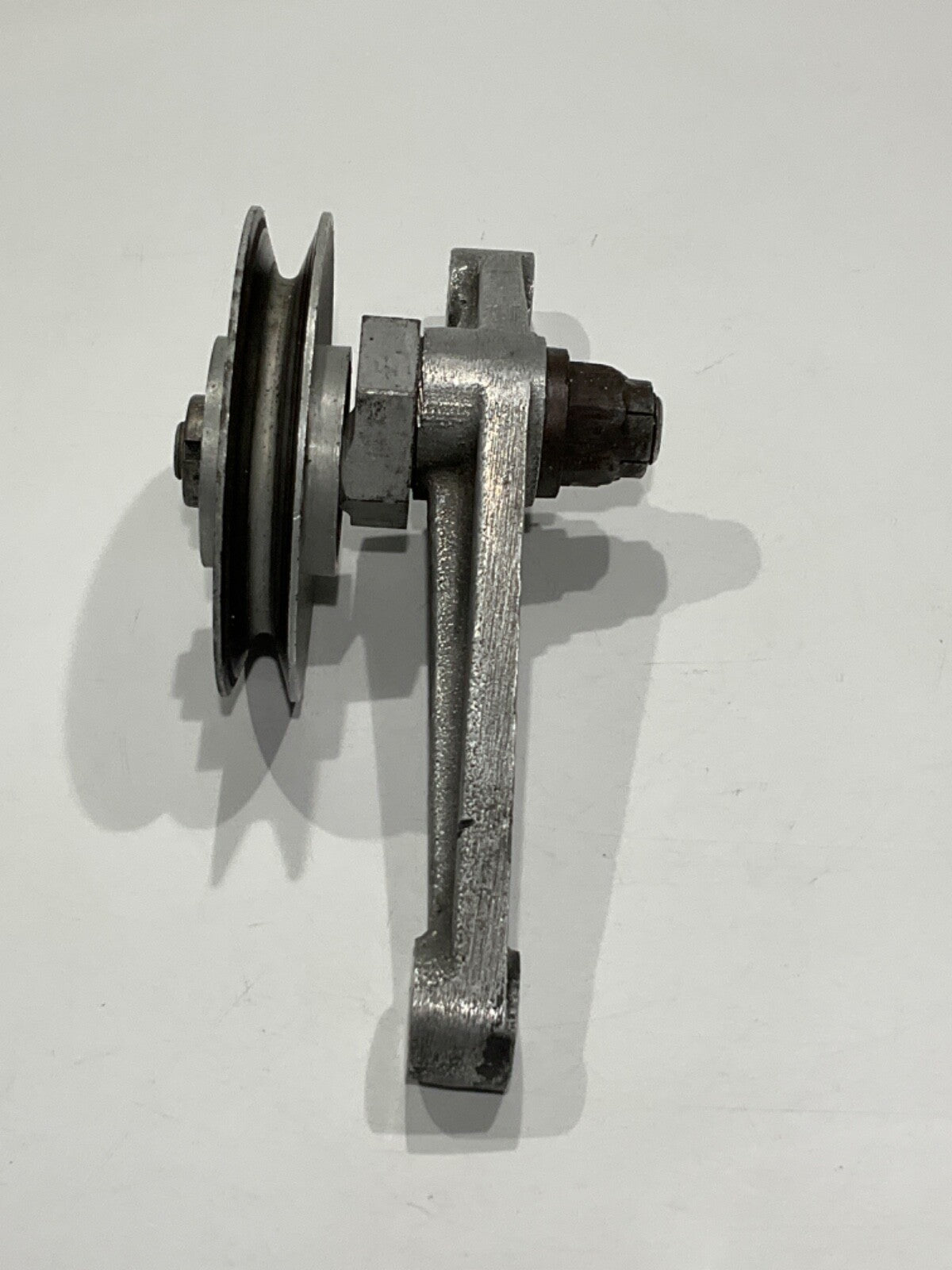 P/N:  LW-19262 Lycoming Pulley & Shaft Assy with LW-18759 Bracket (AR)