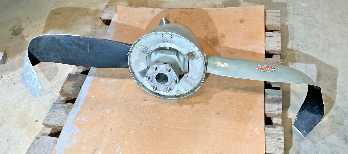 P/N: RH & LH Hartzell Propellers & Assembly from Beechcraft Duchess Model 76