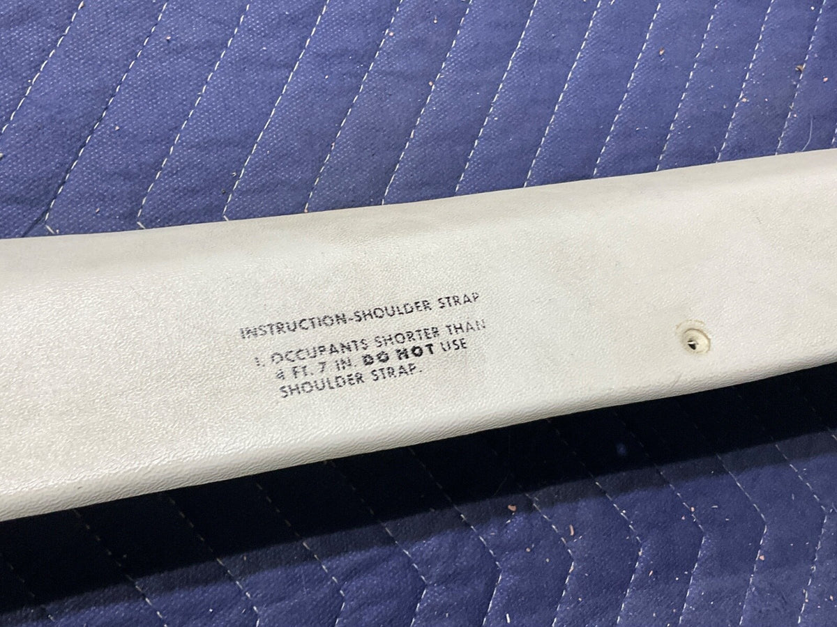 P/N: 169-534092-23 LH Middle Window Molding Beechcraft Duchess Model 76 (AR)