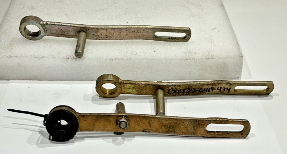 P/N: 628583 0419-434 Bracket (AR)