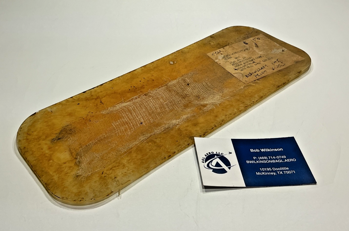 P/N: 404-185520 Beechcraft Pilot Glass (NOS)