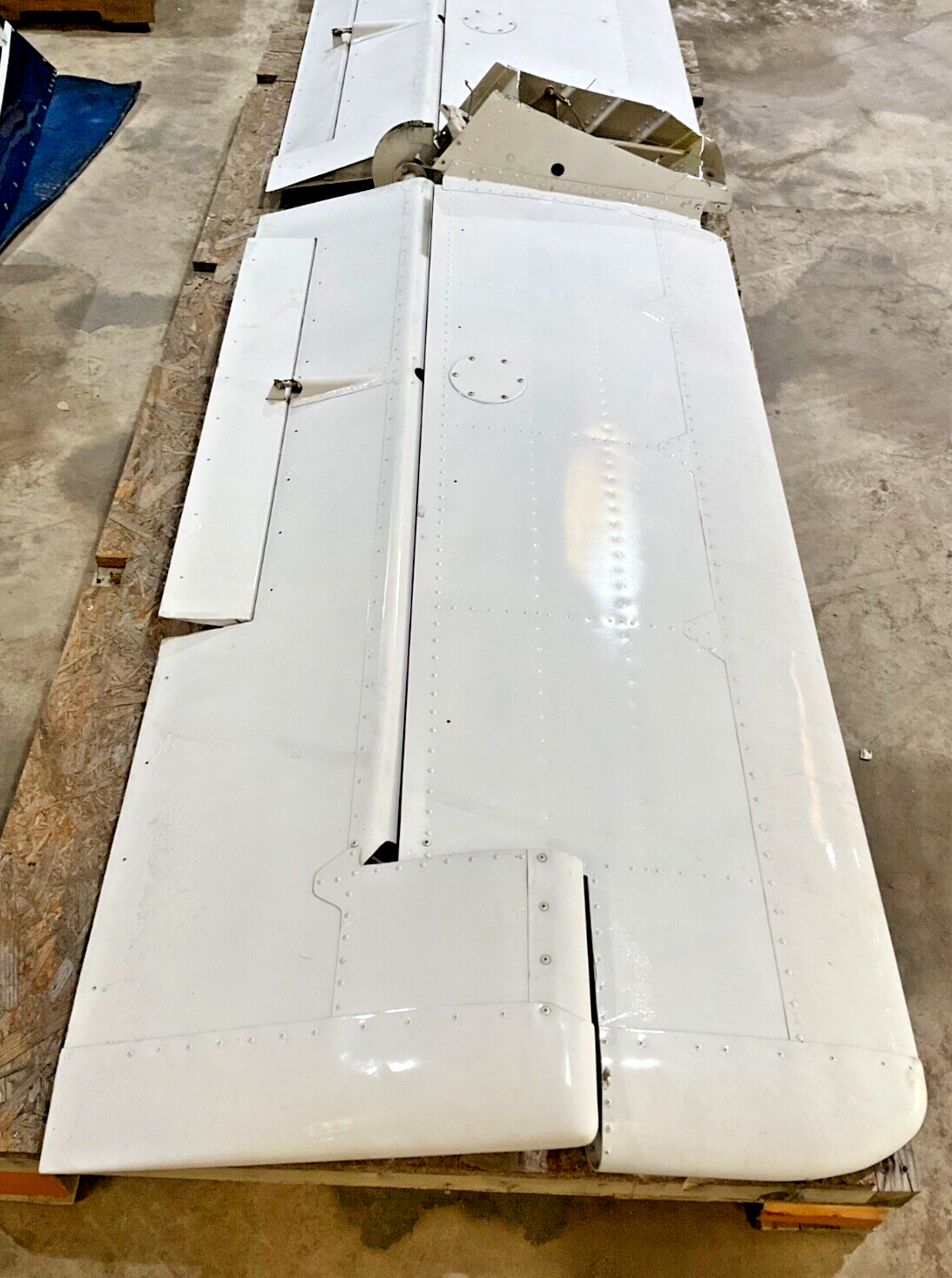 P/N: 105-6200-91 Duchess Model 76 - Stabilizer, Elevator, & Tab: T-Tail (AR)