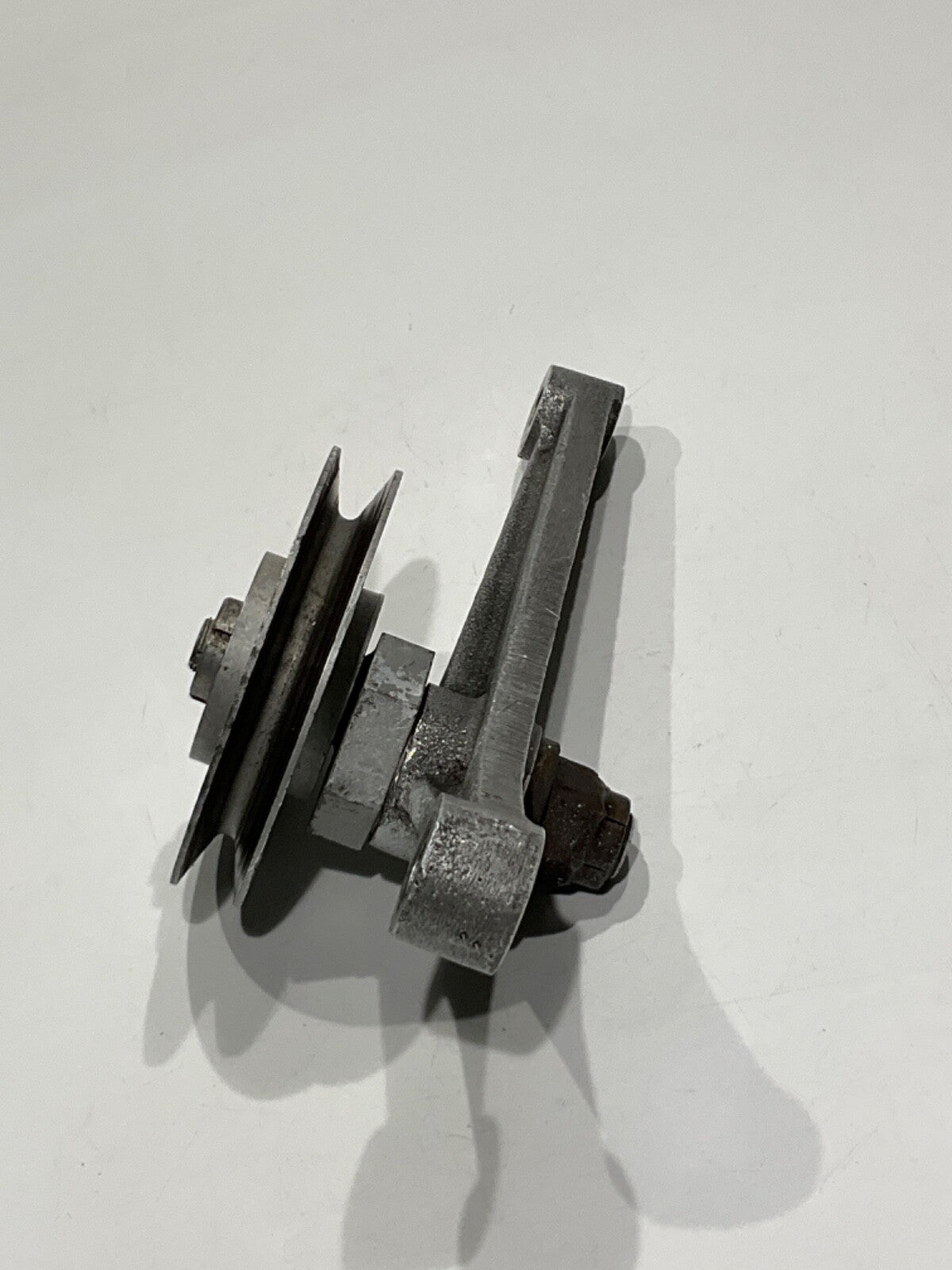 P/N:  LW-19262 Lycoming Pulley & Shaft Assy with LW-18759 Bracket (AR)