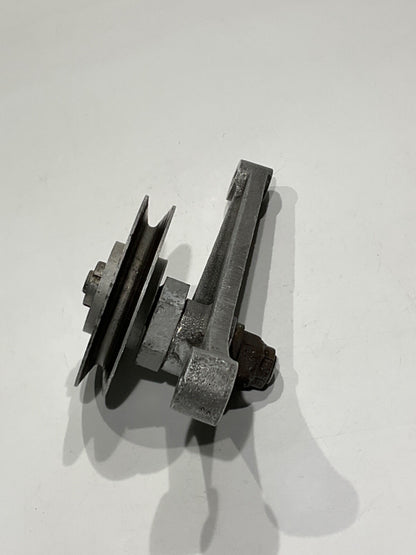 P/N:  LW-19262 Lycoming Pulley & Shaft Assy with LW-18759 Bracket (AR)