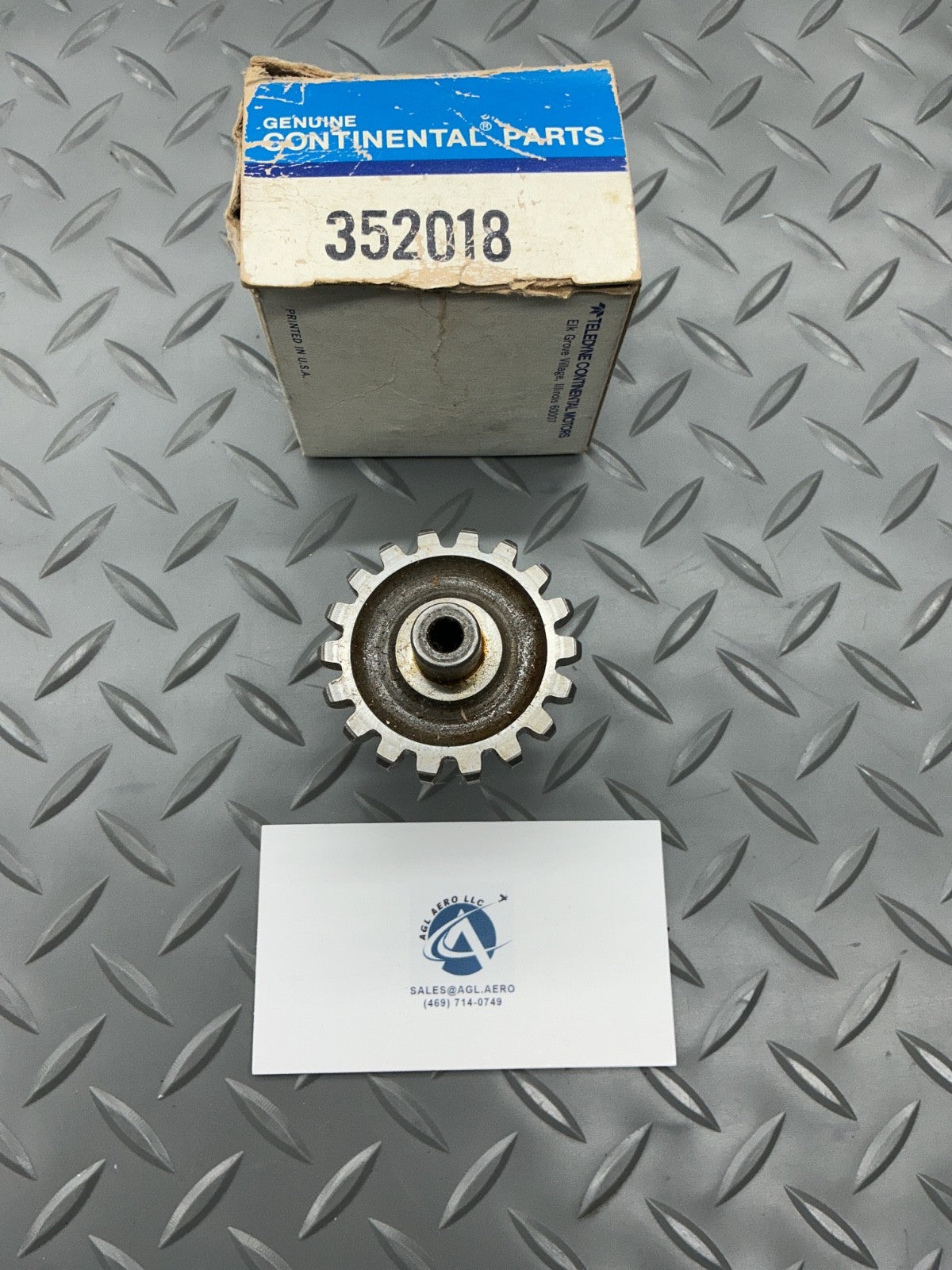 P/N: 352018 Continental Shaft Gear (NOS)
