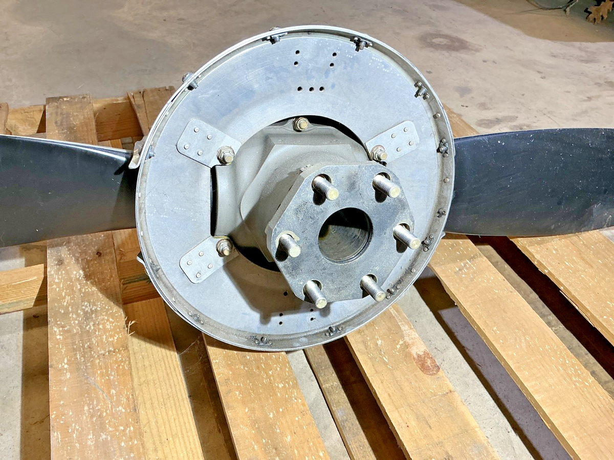 P/N: RH & LH Hartzell Propellers & Assembly from Beechcraft Duchess Model 76