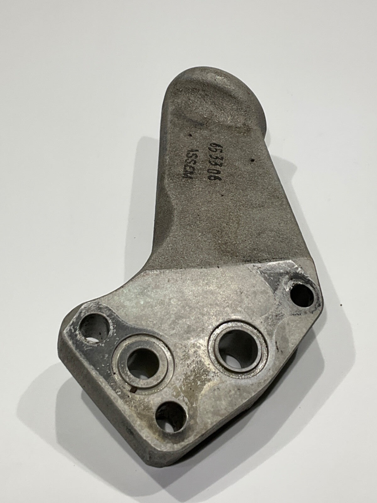 P/N: 653306 TCM Engine Mount Outbd Lower
