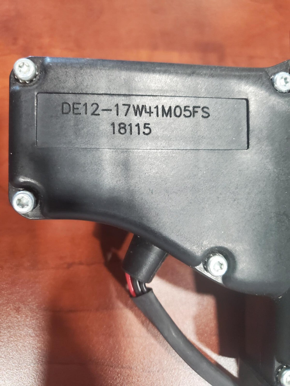 P/N: DE12-7W41M05FS Linear Actuator and Toggle Switch