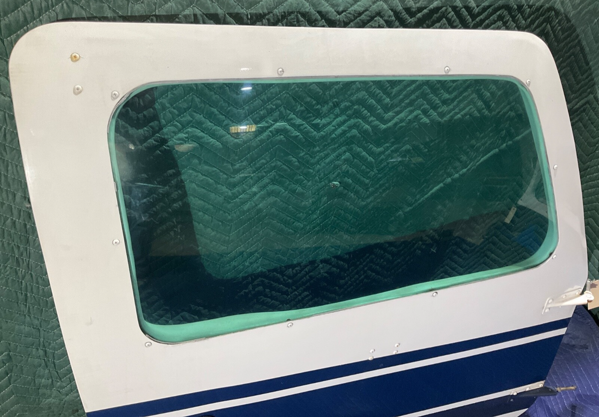P/N: 105-420015-30 / 169-420038-72 Cabin Door, Window RH Duchess Model 76 (AR)