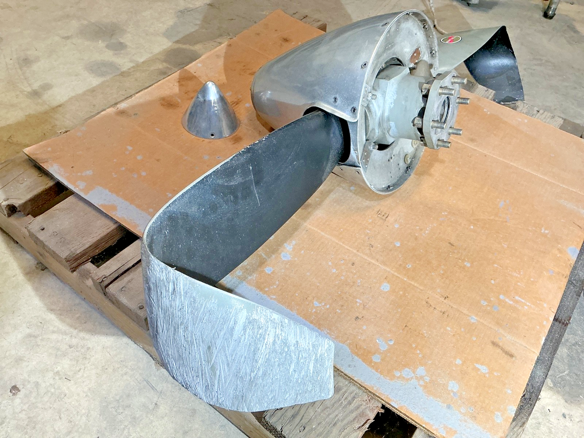 P/N: RH & LH Hartzell Propellers & Assembly from Beechcraft Duchess Model 76